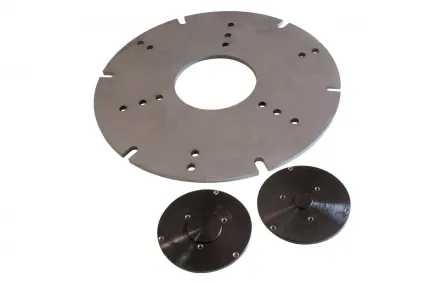 Flanges for mounting a chuck